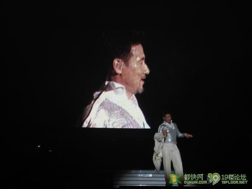 黄龙体育中心的张学友演唱会照片