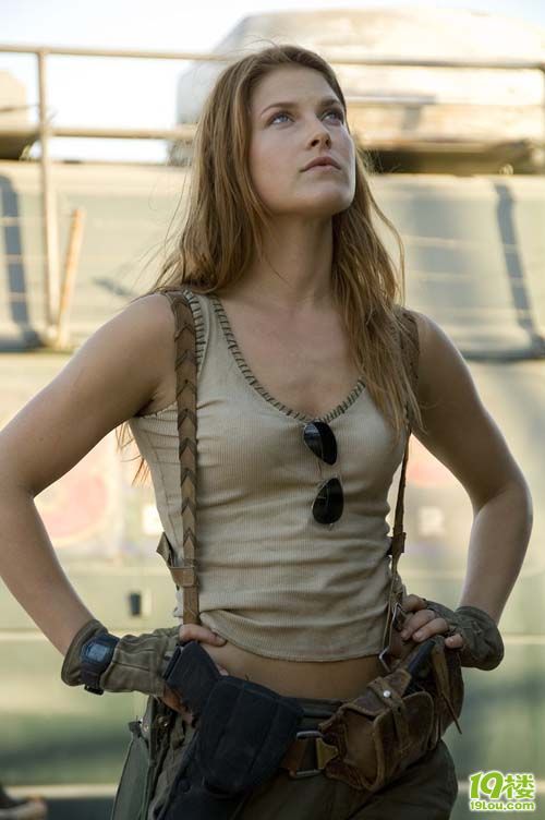 生化危机3最新剧照超性感军裤装扮