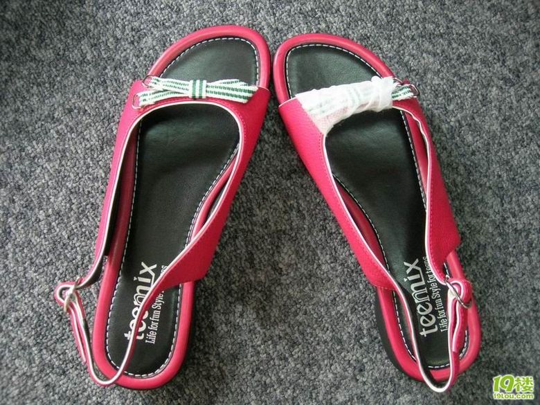 中午去了银泰,收获一双,NND,明天中午再去--今