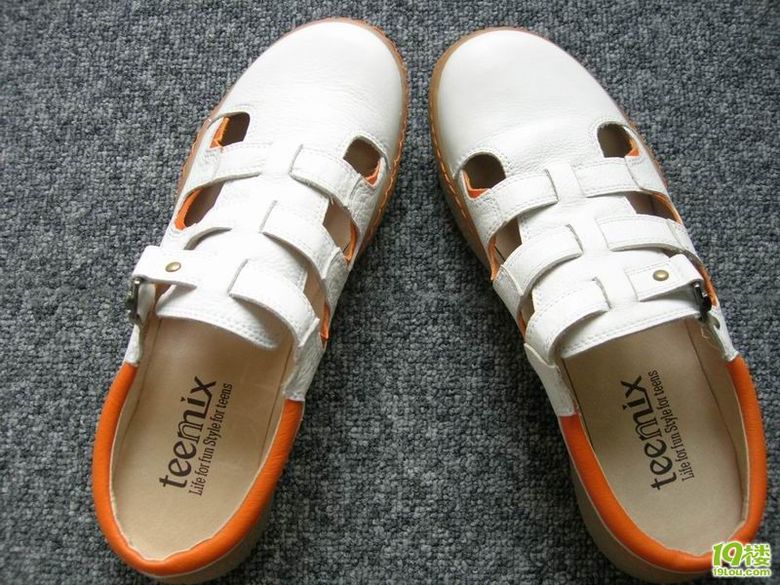 中午去了银泰,收获一双,NND,明天中午再去--今