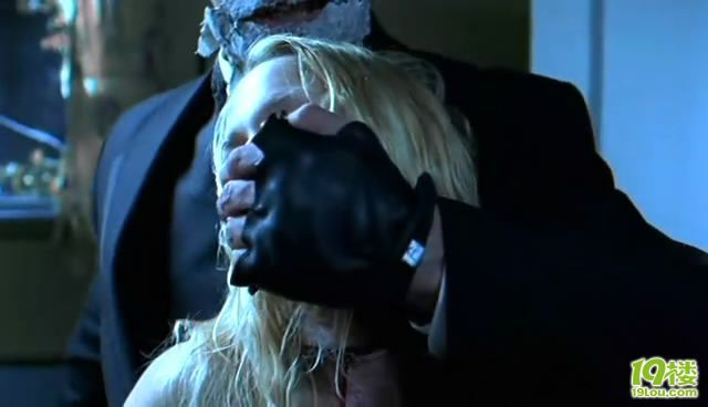 美国恐怖片《敲敲门》龟速爬行中.(好恶心阿)-