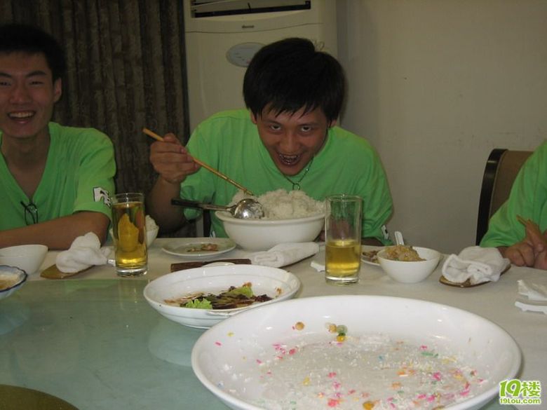 环湖刷街照片