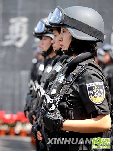 女警花的飒爽英姿