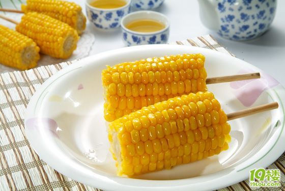 约翰丹尼买就送活动开始了,蛋糕8寸100元/盒