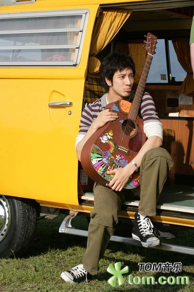 王力宏《春雨里洗过的太阳》 mv淋雨湿身拍摄