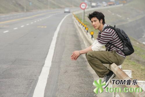 王力宏《春雨里洗过的太阳》 mv淋雨湿身拍摄