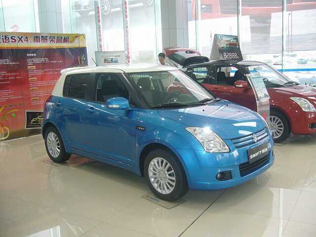 拉风汽车 车友会 铃木车友会(雨燕sx4羚羊) 双色雨燕蓝身白顶已进入