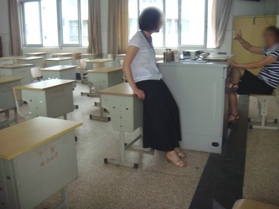 O(∩_∩)O一个人的高考考场,一个人的战场~~