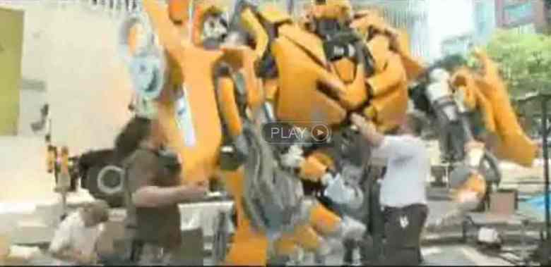 《变形金刚2》东京首映,大黄蜂成了绝对的主角