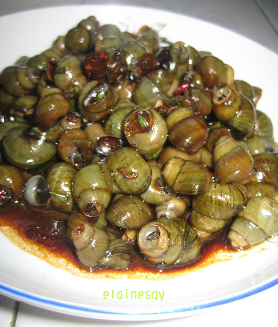 夏日小餐--红烧螺蛳~油煎鲳鱼~木耳冬瓜鸡汤-