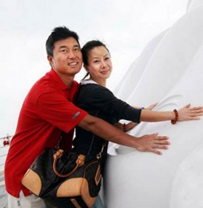 满文军妻子李俐容留吸毒罪名成立获刑一年