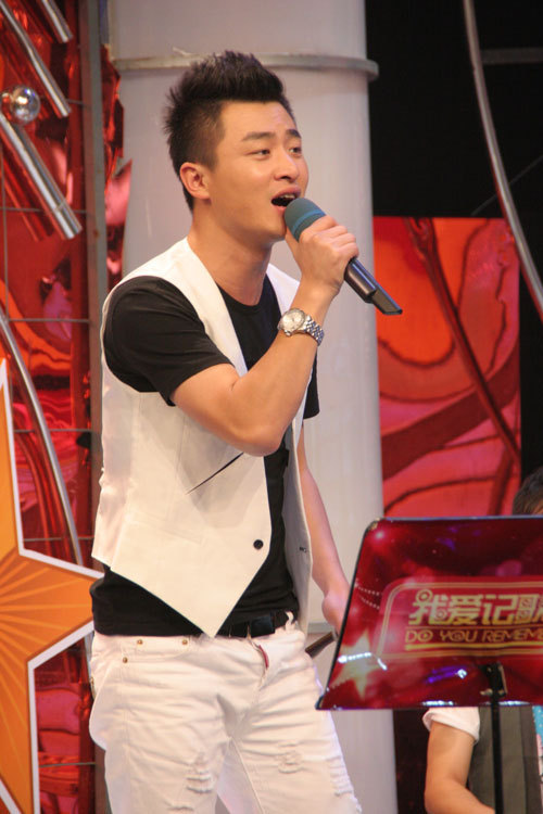 【民间记者团报道】超级领唱 今夜的泪为谁而