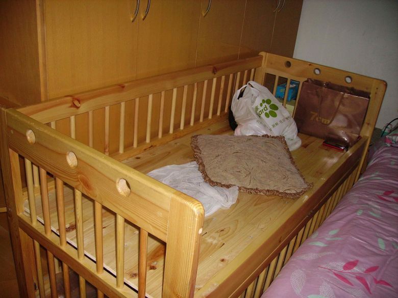 诚心求购二手婴儿床.价格合理的短我.