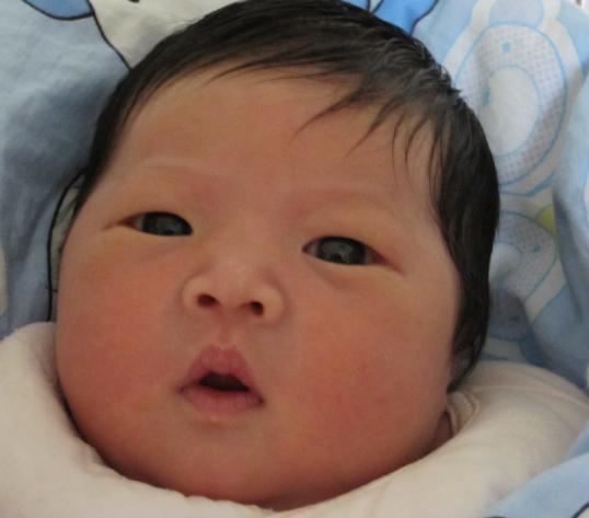 宝宝洗澡时受了惊吓,哭闹不止怎么办?-孩爸孩