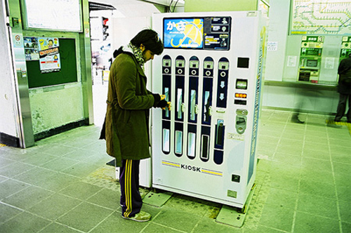 軋一腳:巴黎自動販賣機(jī) 不賣飲料賣香水