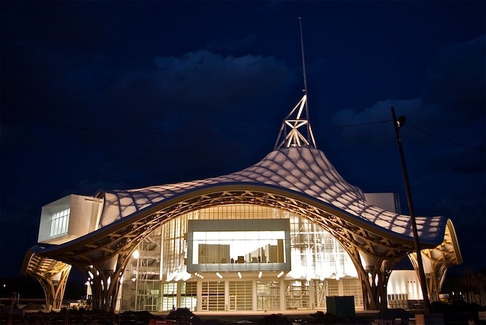 草帽的建筑: 蓬皮杜梅斯中心(centre pompidou-metz)