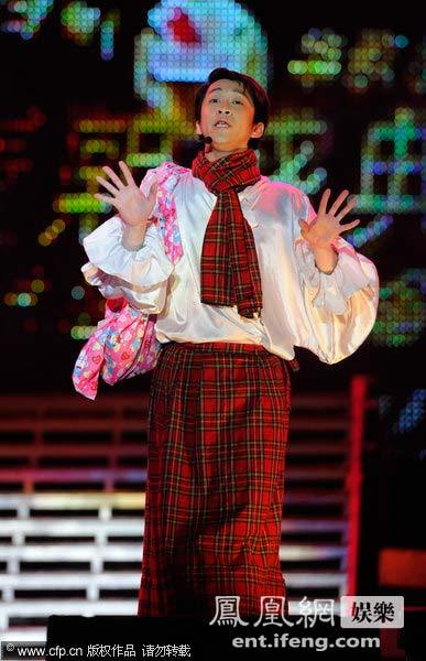 小S剪刀脚苦缠男嘉宾 与王力宏亲密贴面-八卦