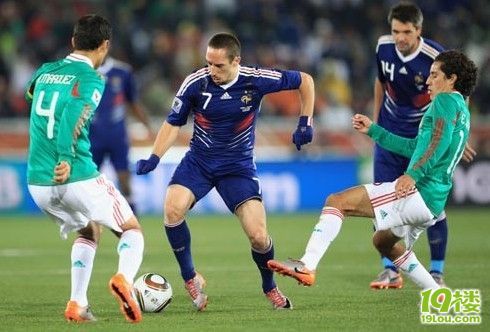 2010这个冷门迭出的世界杯是谁的杯具?