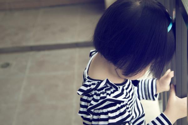 小小姑娘,清早起床