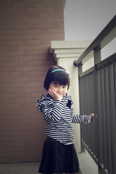 小小姑娘,清早起床