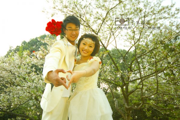 帅哥美女!帮朋友的亲人拍的婚纱照!哈哈