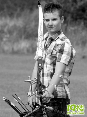 14岁英国中学生一箭射出最远世界纪录-早知道