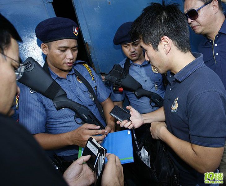香港警方抵菲搜证遇当地警警察阻拦[高清大图