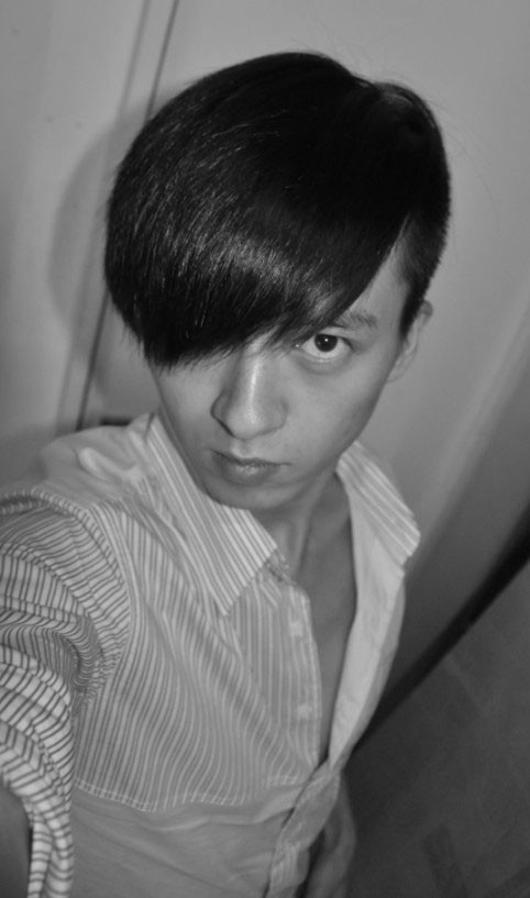 80后男生乱拍拍!发现我和老爸真tmd像