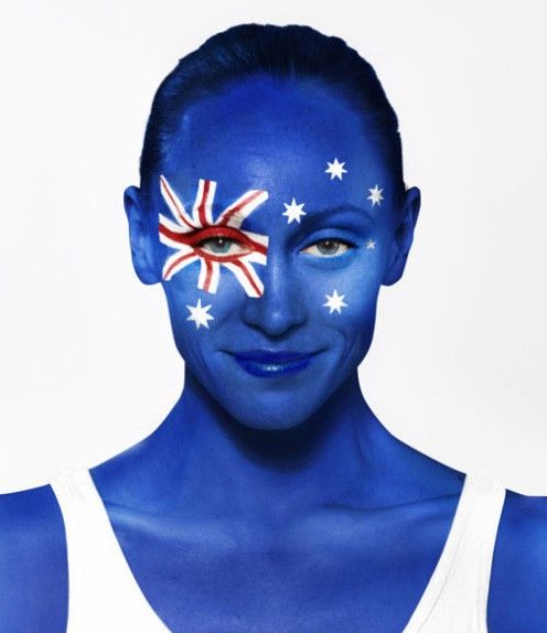 令人惊叹的人体国旗式彩绘