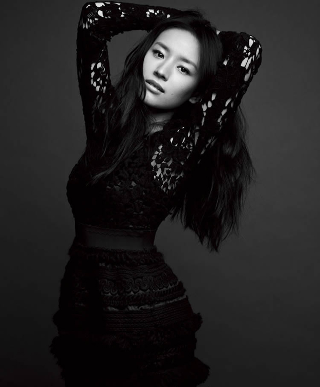 【外貌协会】董洁登上法国顶级杂志 黑白美照尽显高贵