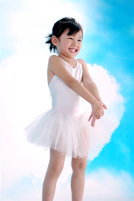 杭州19楼 亲子乐园 妈咪宝宝秀 四周岁小美女,看得直流口. 二维码