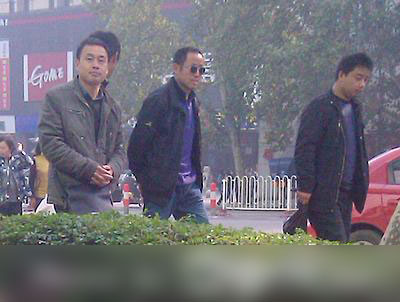 冒險跟拍 解密街頭棋局的騙子團(tuán)隊(duì)分工(圖)