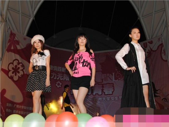 【天天转帖】台湾高中生性爱自拍视频《熊熊历