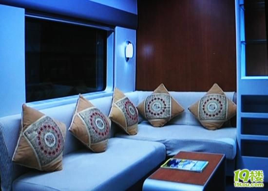 上海至成都动车高级软卧票价达2330元引发争