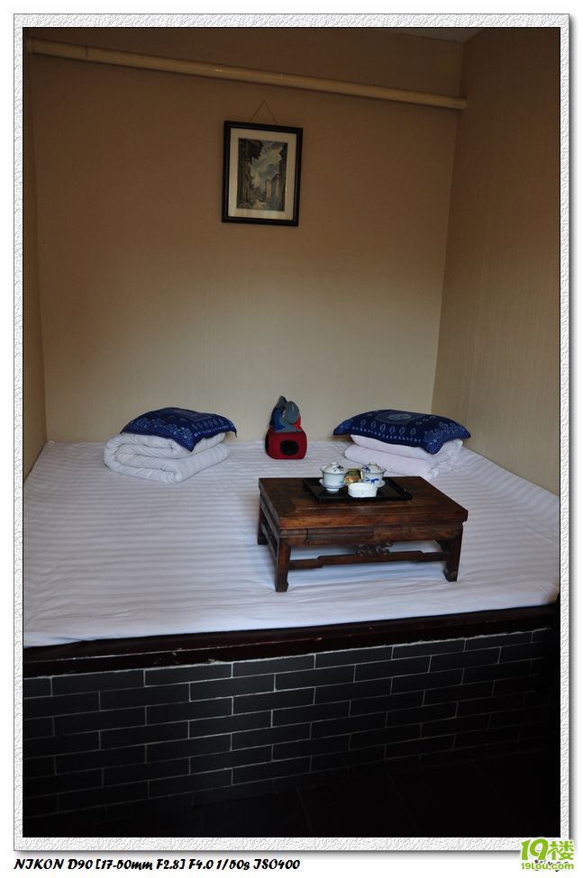 (后续照片.宽大的砖炕足够睡上3,4个人,我一个人可以在上头打滚了