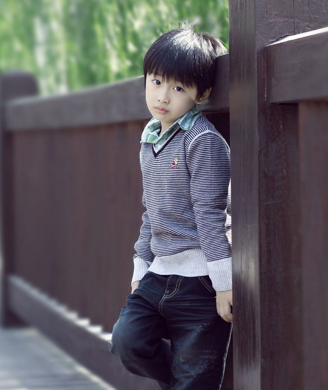 聪明伶俐活泼可爱有些诗人气质的小男生