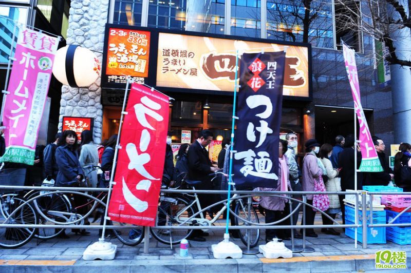 看看日本地震和中国抢盐中的生活对比