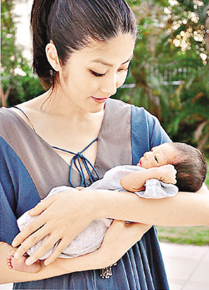 盘点明星宝宝满月照 个个惹人爱!