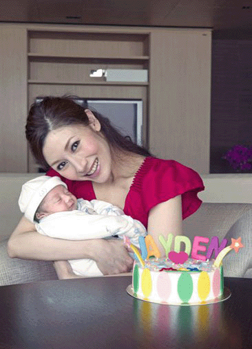 盘点明星宝宝满月照 个个惹人爱!