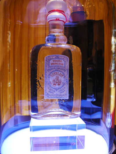 法国娇兰百年臻品展,最贵的香水售价240多万!
