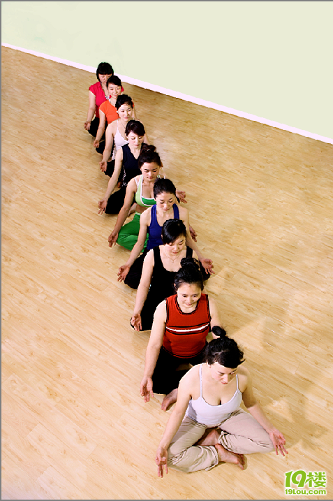 阿南达瑜伽馆老师宣传照片