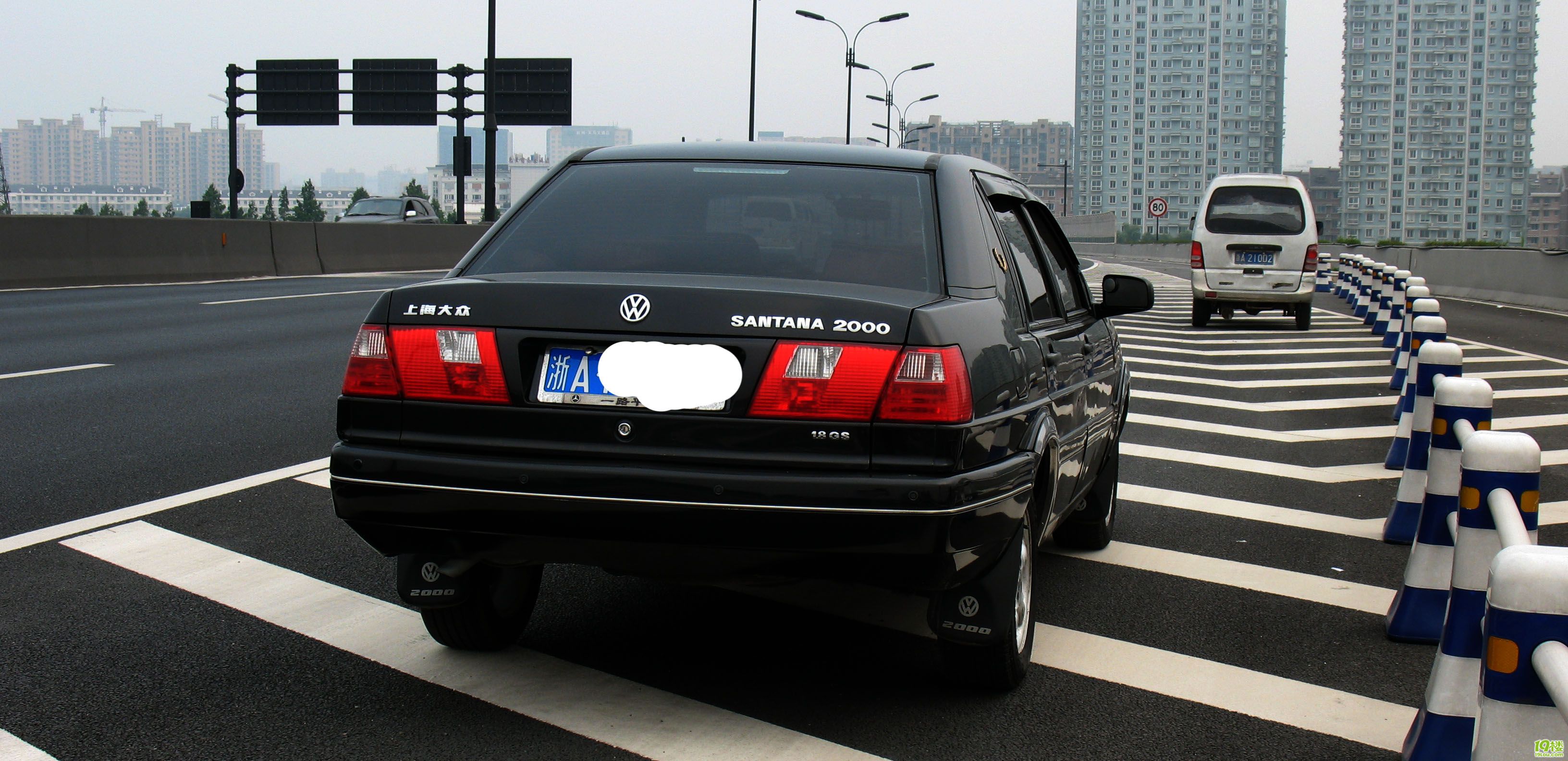 3,大众桑塔纳2000车型都停产至少十五六年了,当时桑塔纳200新车价位大