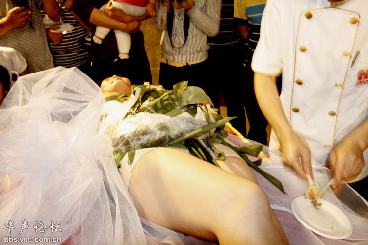 女体盛装粽子 不知屈原会作何感想