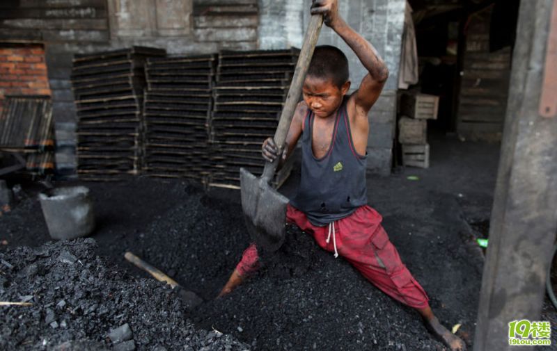 【六一】关注童工 穷人的孩子早当家!(组图)