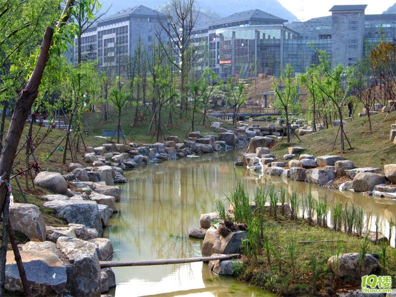 富阳的第一所大学