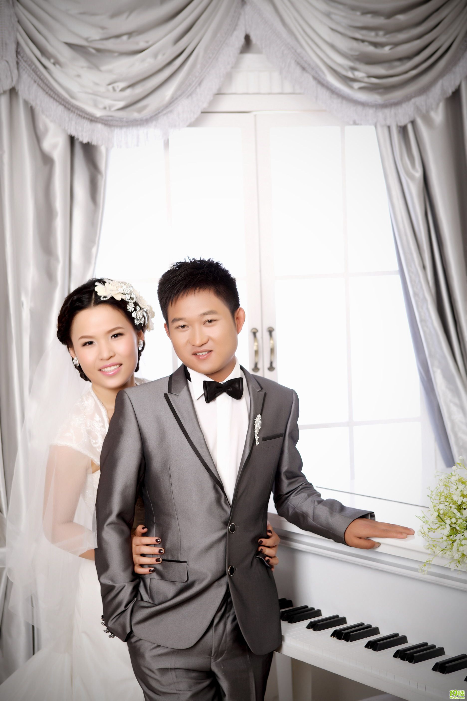 成熟的老婆和装嫩的老公,李氏婚纱吼吼