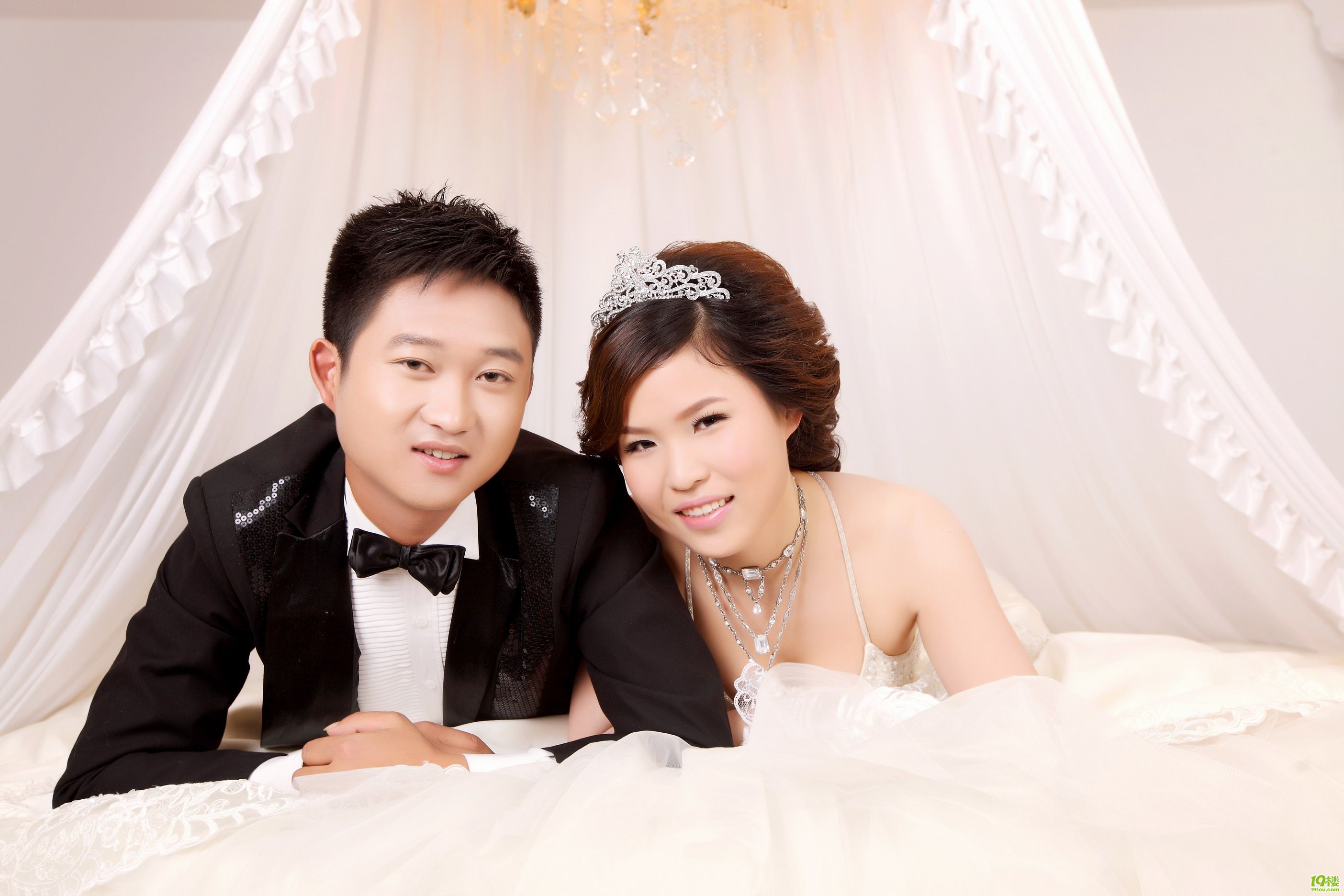 成熟的老婆和装嫩的老公,李氏婚纱吼吼