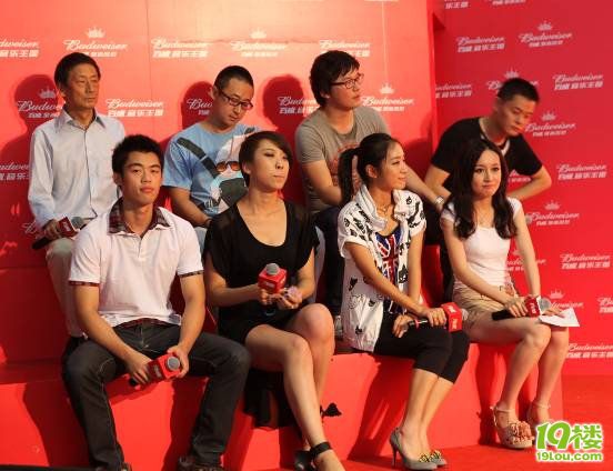 酱油大叔来了!闪亮登场百威麦霸英雄汇!