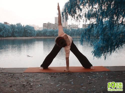 武汉80后公交MM还兼职做瑜伽教练-杭州公交