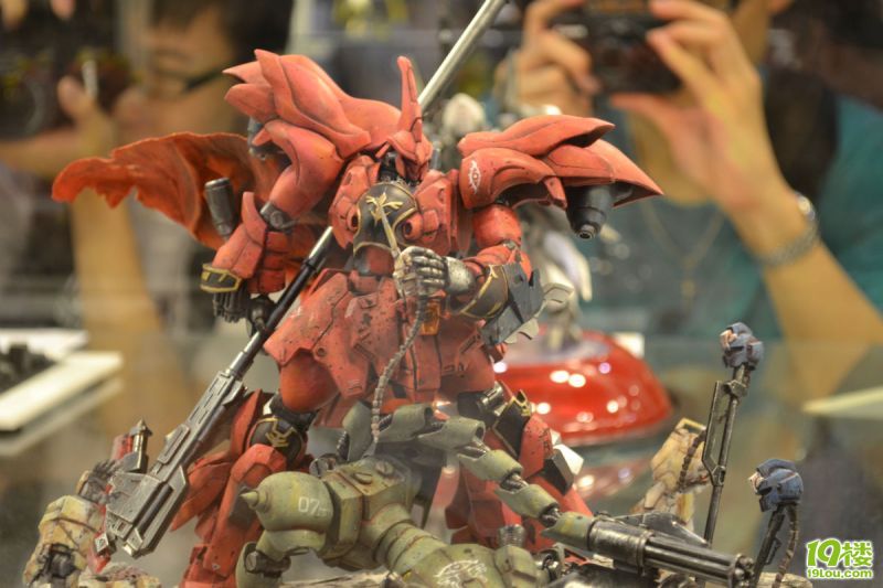 香港漫展千人连夜排队 台风难挡动漫迷热情(图